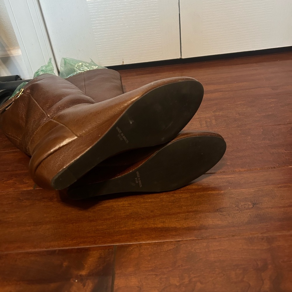 Boots - Picture 4 of 5